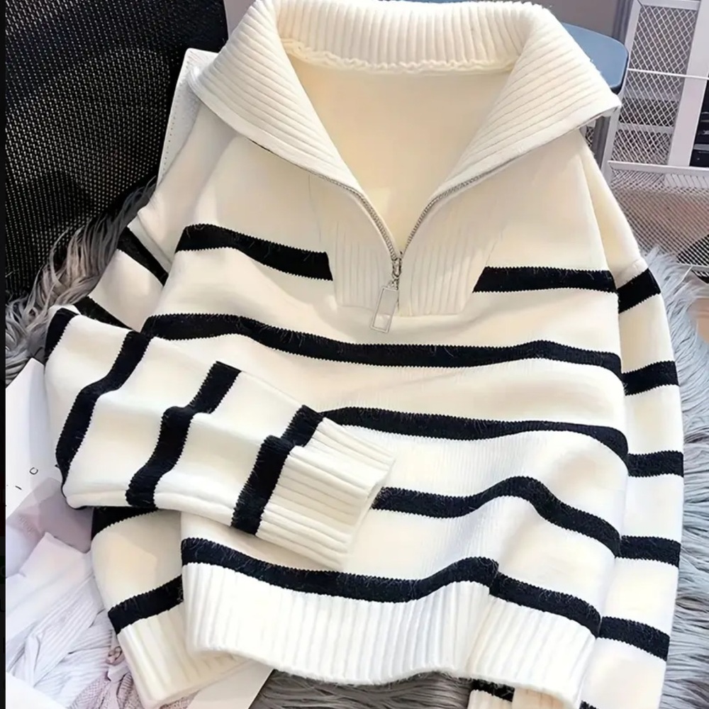 Sweater Striped Zip Collar  - Black and White